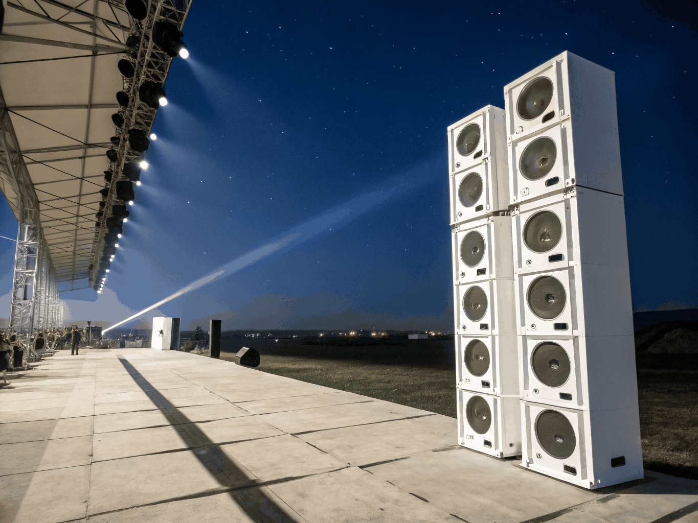 Professional concert line array speaker stacks and sound reinforcement