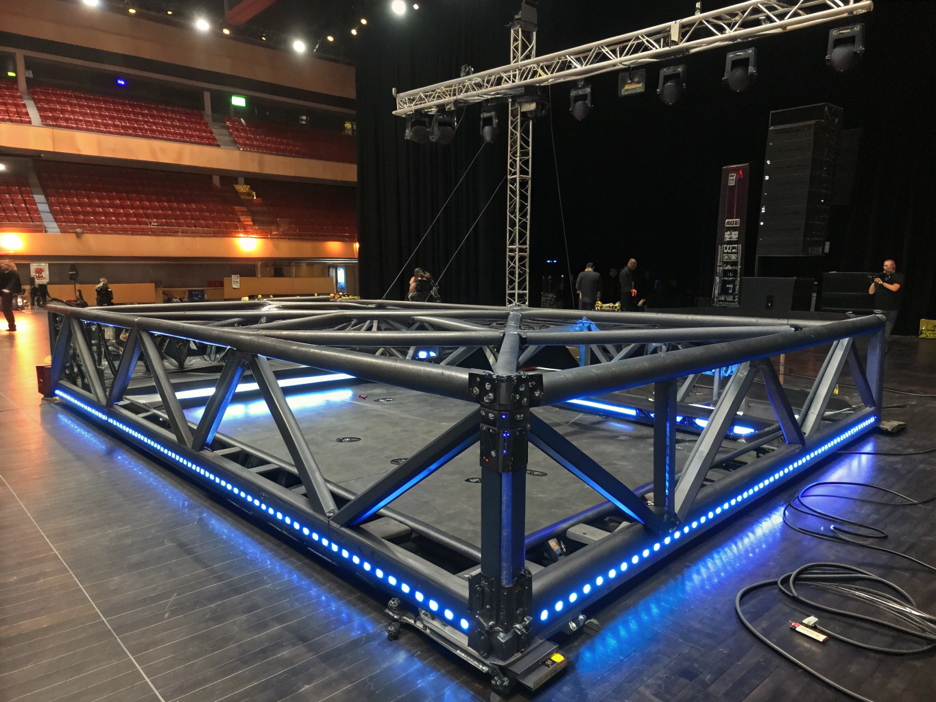 Modular concert staging platform with structural aluminum truss roof rig